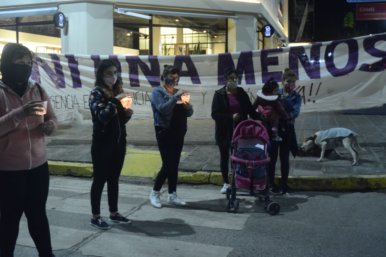 La concentración se llevó a cabo en Avenida Roca y Tucumán. Fotos: Andrés Maripe.