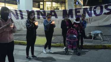 La concentración se llevó a cabo en Avenida Roca y Tucumán. Fotos: Andrés Maripe.