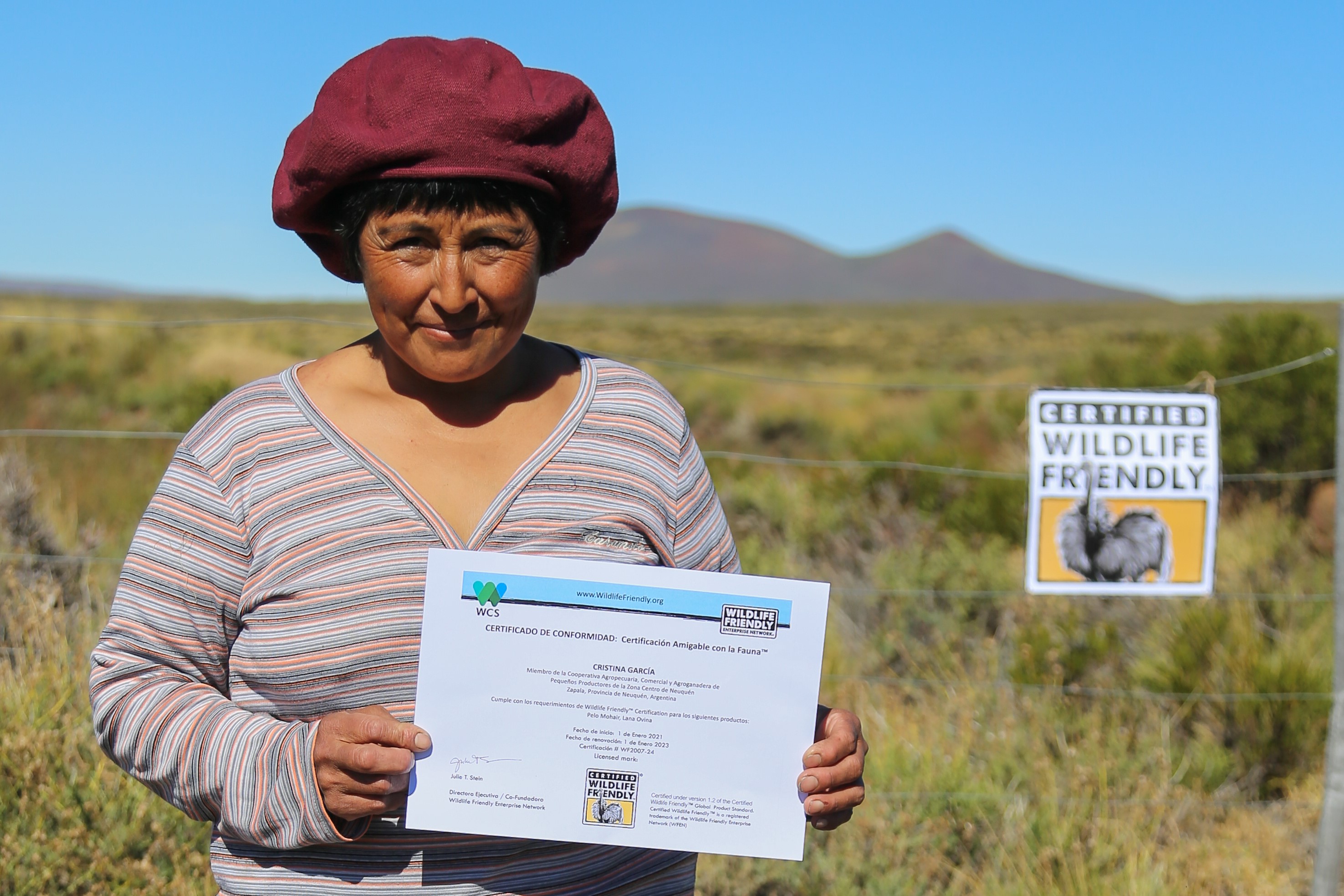 Cristina García, una productora de Zapala fue una de las que recibió la certificación.  Foto: Federico Gregorio