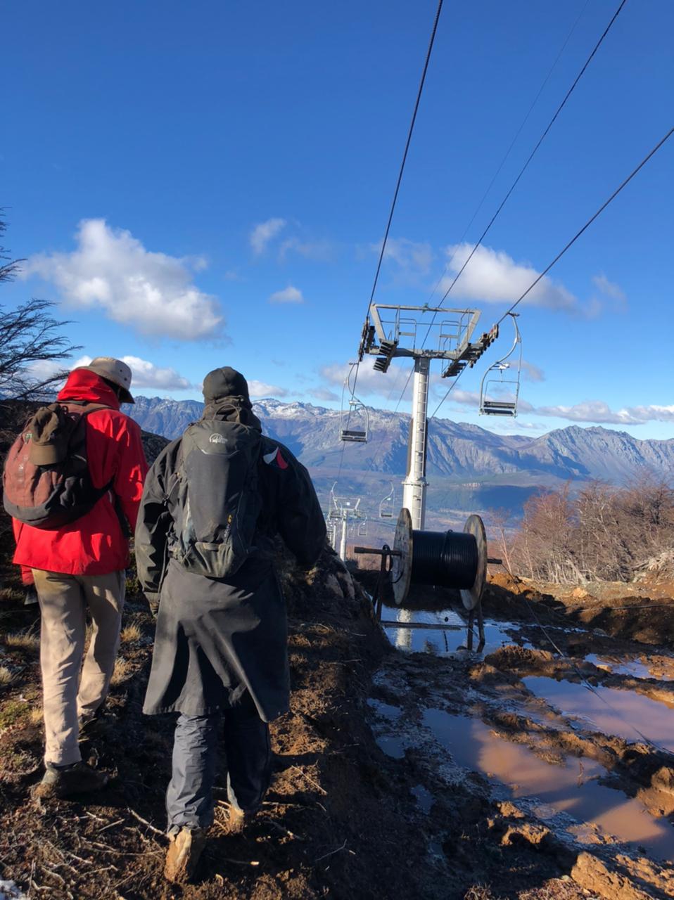 Unas 30 personas trabajan en el cerro Perito Moreno para habilitar los nuevos medios. Foto: gentileza