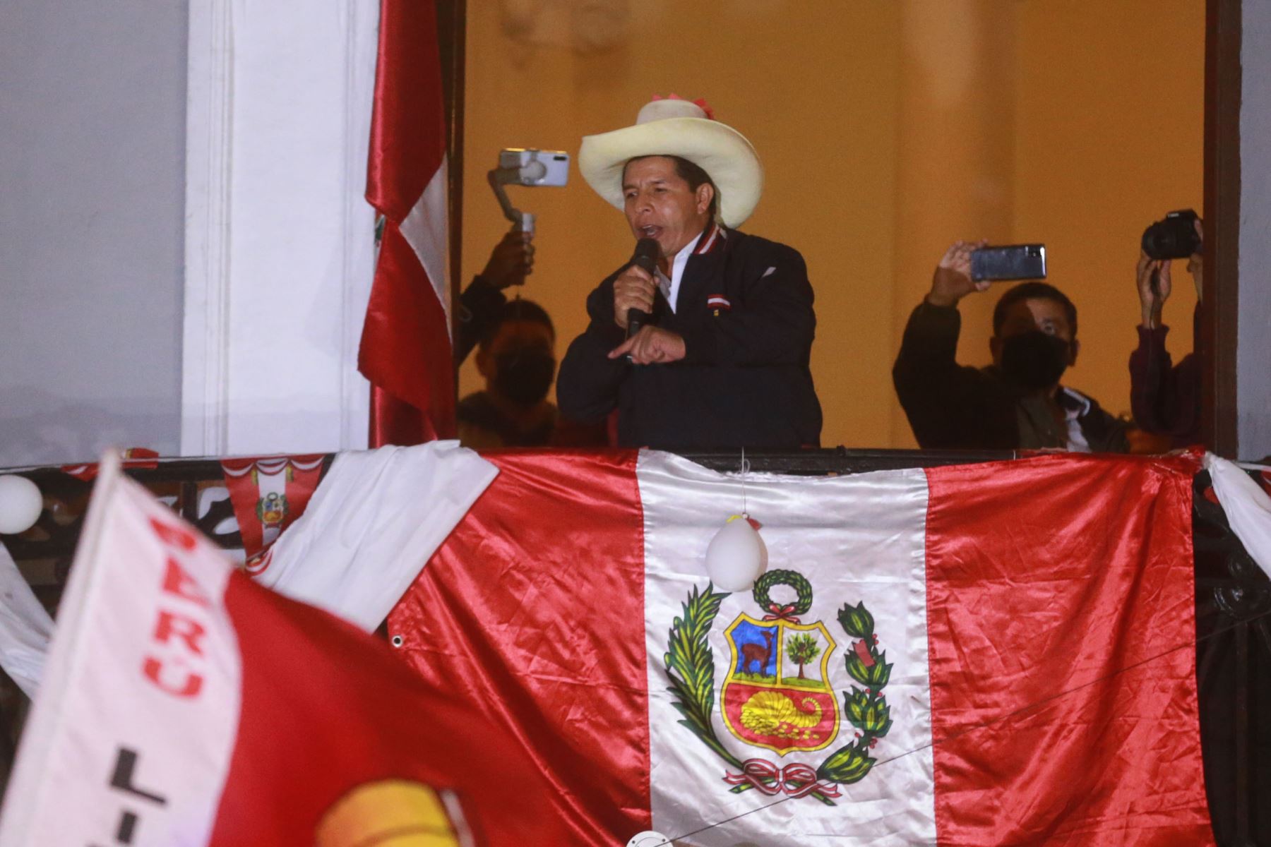 Peru: El candidato de Perú Libre a la presidencia, Pedro Castillo, se adjudicó el triunfo en el balotaje del domingo último tras asegurar que cuenta con un "informe" de su partido que contiene el "conteo oficial" de los votos. Foto: Agencia Telam/cb