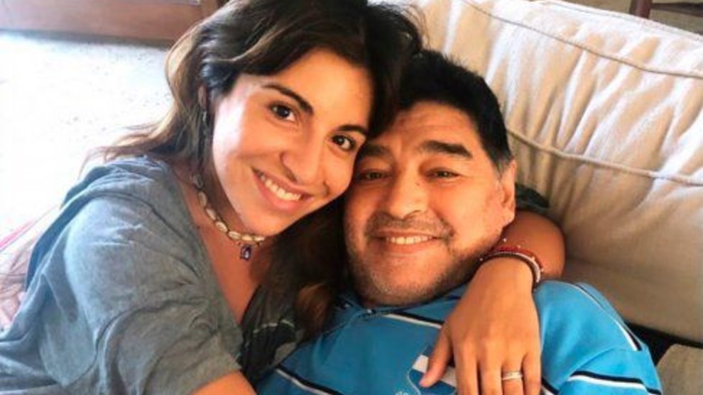 La segunda hija de Maradona con Claudia se manifestó públicamente contra la subasta de los bienes.-