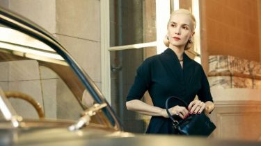 Con el tradicional peinado, Oreiro dio pistas sobre su interpretación de Eva Perón.-