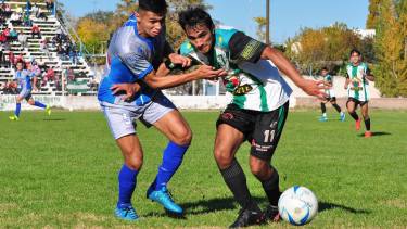 Atlético Regina y Deportivo Huergo jugaron en la fecha anterior a la suspensión por las restricciones. Foto: Néstor Salas. 