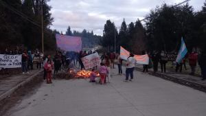 Tensión por amenaza de desalojo en la toma de terrenos del ISSN en La Angostura