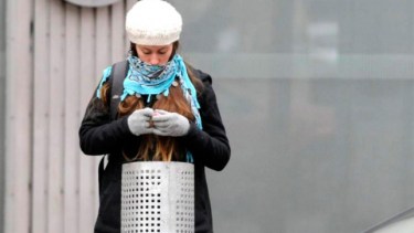 ¡A abrigarse! Para evitar las enfermedades propias del frío. Foto: Télam.-