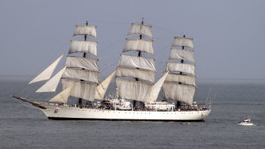 La fragata Libertad surcará las aguas del balneario El Cóndor. Foto Gentileza (Agencia Télam).