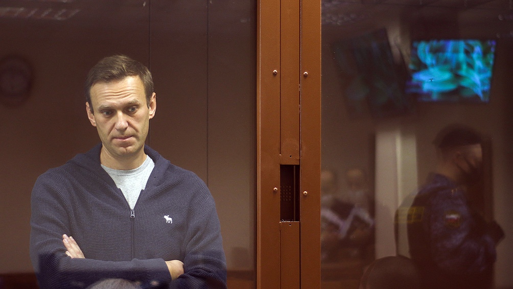 El opositor ruso Navalny cumple dos años y medio de prisión en un caso de fraude que denuncia como política.

