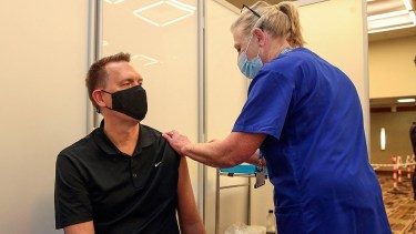 De los más de 66,65 millones de habitantes, un total de 44 millones recibieron al menos una dosis de la vacuna.
