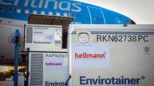 Parten dos vuelos a buscar vacunas Sinopharm