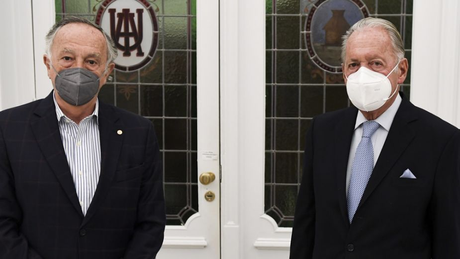 Funes de Rioja (a la derecha) planteó sus condiciones de trabajo ante el gobierno nacional, apenas asumido. Foto: Télam.-