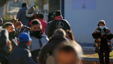 Primera jornada especial de vacunación de la semana en Roca. Foto: Juan Thomes 