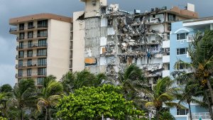 Derrumbe en Miami: sigue la búsqueda de sobrevivientes ante la impaciencia de familiares y residentes