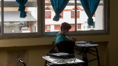 El Ministerio de Educación dispuso un presupuesto de 24 millones de pesos para encarar la revisión y mantenimiento anual en las escuelas de la zona Andina. Foto: archivo
