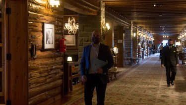 El ministro de Economía de Nación, Martín Guzmán, recibió a empresarios rionegrinos en el hotel Llao Llao. Foto: Marcelo Martínez 