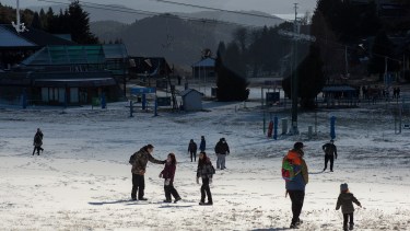 Los rubros comerciales directamente ligados al turismo de invierno serán eximidos de un impuesto provincial. Archivo