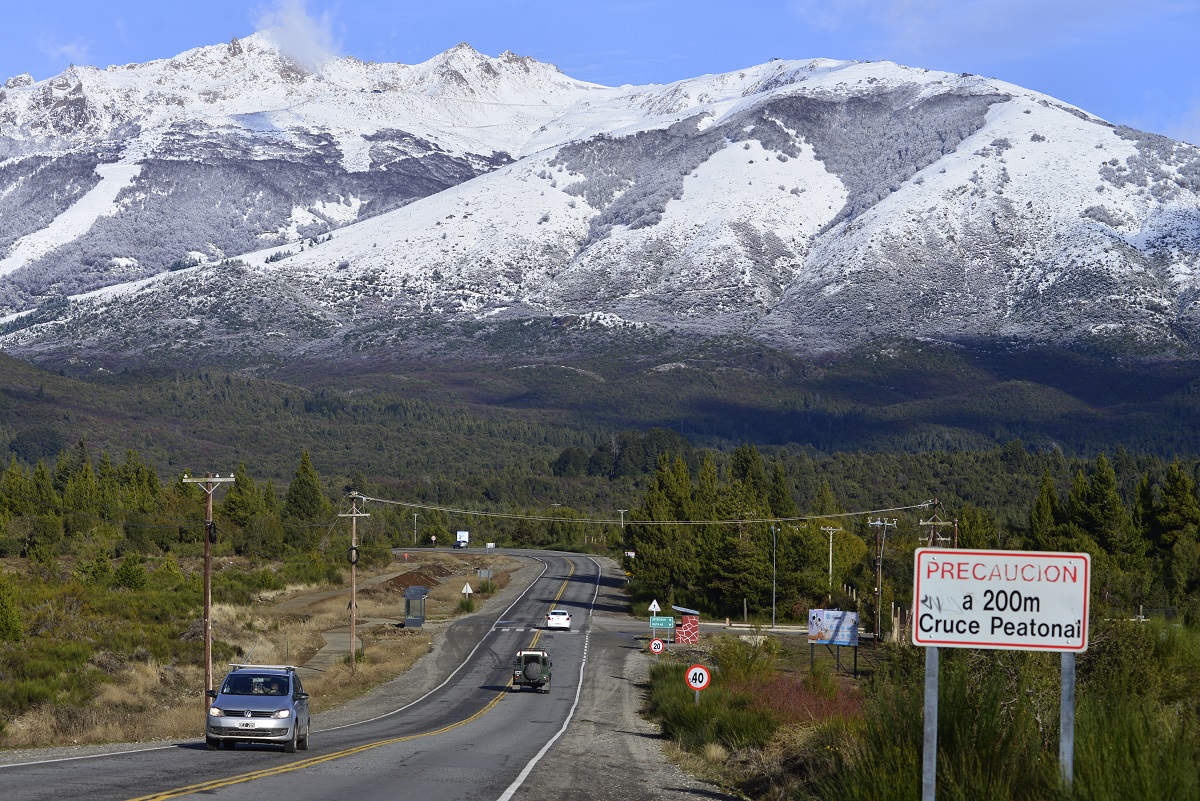 Las montañas que rodean a Bariloche lucen nevadas. Foto: Archivo