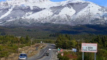 Las montañas que rodean a Bariloche lucen nevadas. Foto: Archivo