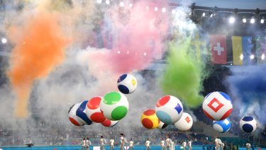 Todo el colorido de la fiesta de inauguración en el Olímpico de Roma. Luego, la Azurra le dio una lección de fútbol a Turquía.