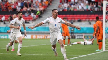 Tomas Holes grita el primer gol de República Checa, que ahora en cuartos jugará ante Dinamarca.