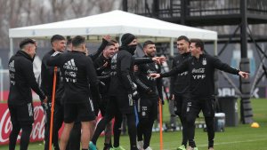 Argentina va por el primer lugar de su grupo ante Bolivia: formaciones, hora y tevé