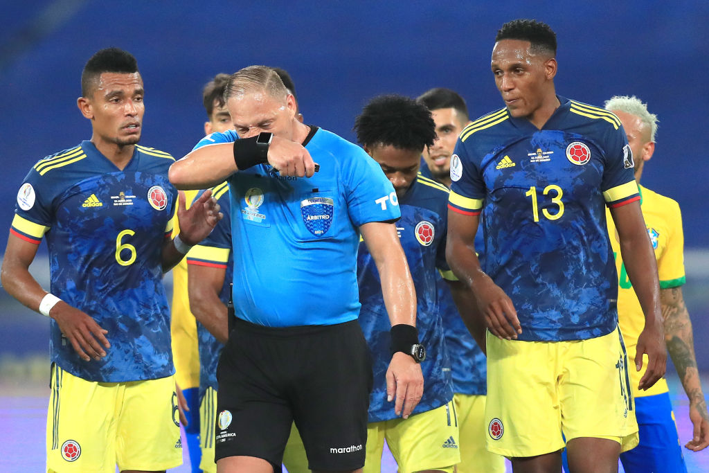 Los jugadores de Colombia terminaron enfurecidos con Pitana.