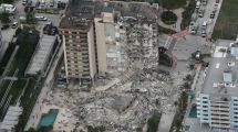 Imagen de Derrumbaron lo que quedaba del edificio que colapsó en Miami
