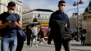 España levantará el uso obligatorio de barbijos al aire libre