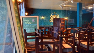 Los comercios del rubro gastronómico de Regina solicitaron ayuda económica para compensar las pérdidas por las restricciones. (Foto Néstor Salas)