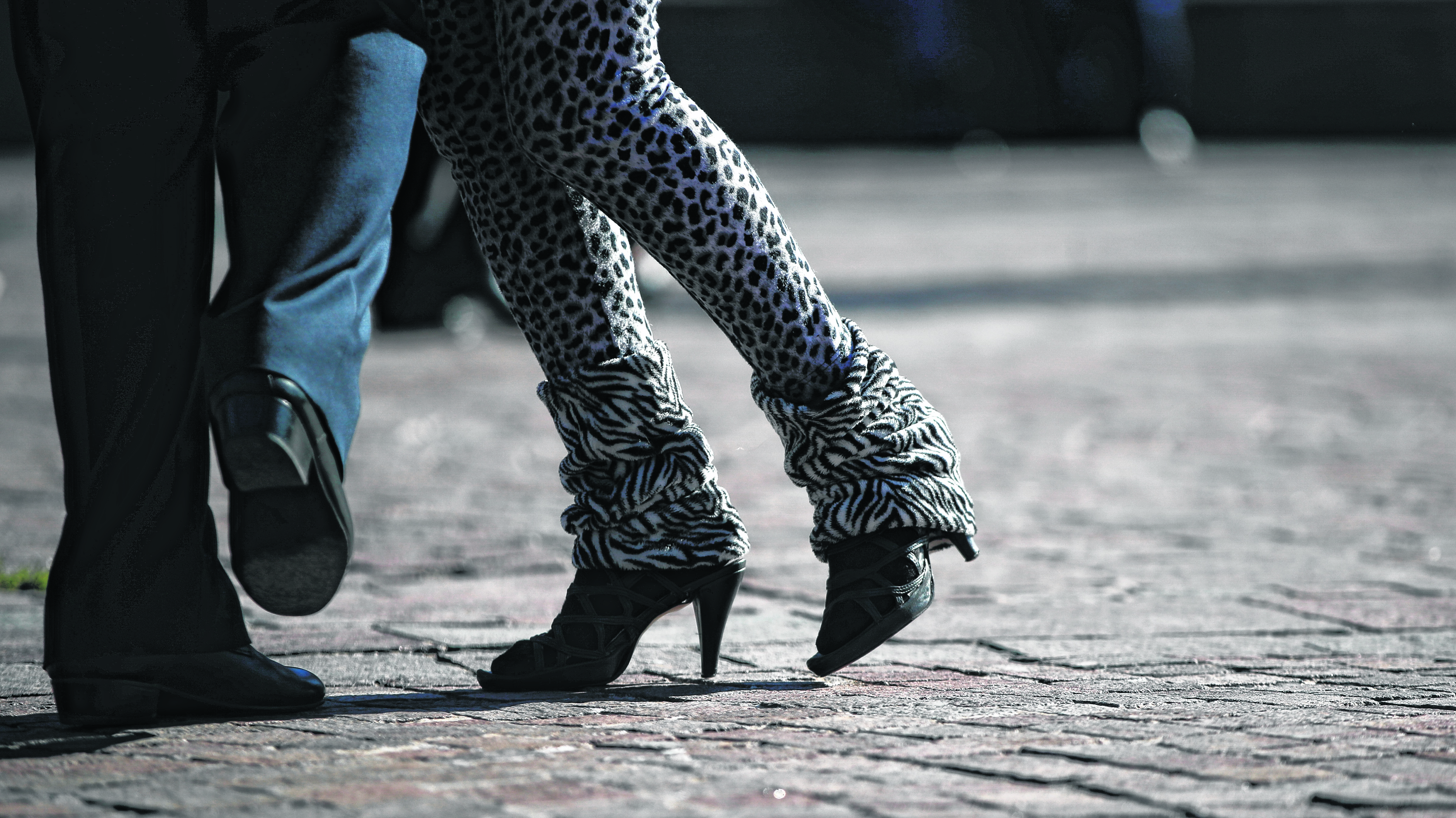 El contacto entre los bailarines es uno de los principales obstáculos para que se mantenga la actividad. (Foto AP)