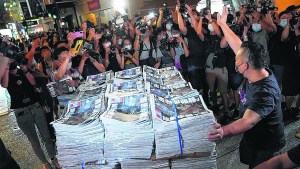 El diario que desafió la  censura  de China paró sus rotativas