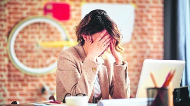 El tipo de dolor de cabeza más común es la cefalea tensional. Es causado por tensión muscular.