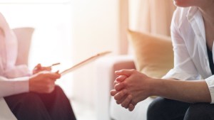 Terapias alternativas en la mira de los psicólogos: «Ponen en riesgo la salud mental»