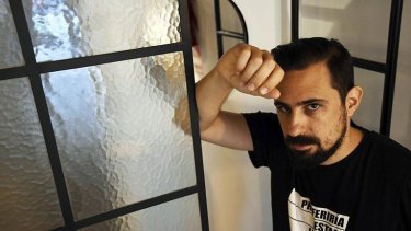 El escritor se mantiene fiel a su creencia de que la ficción permite licencias en el armado de un personaje que escapan a la censura.