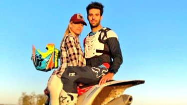 Manu utilizó Instagram para confirmar su relación con Nicole. 