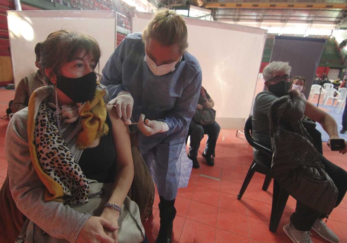 El dispositivo del Ruca Che será nuevamente uno de los puntos donde se vacunará a demanda, en Neuquén.  (Archivo Oscar Livera).-