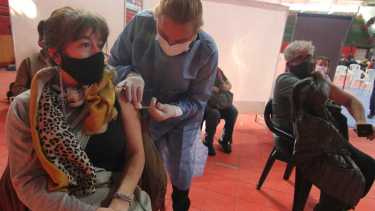 El dispositivo del Ruca Che será nuevamente uno de los puntos donde se vacunará a demanda, en Neuquén.  (Archivo Oscar Livera).-