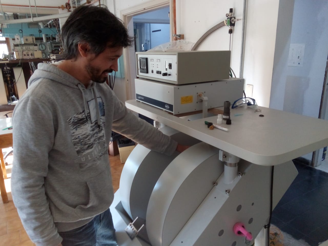 Entusiasmo, El científico Javier Gómez y su equipo estudia fósiles de moluscos que vivieron zonas que hoy ya no están ocupadas por el mar en costa atlántica de la Patagonia. 