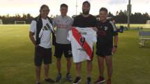 Imagen de Higuaín visitó al plantel de River en su pretemporada en Orlando