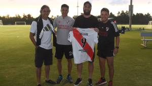 Higuaín visitó al plantel de River en su pretemporada en Orlando