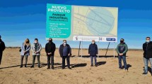 Imagen de Gutiérrez visitó el parque industrial de Plaza Huincul para observar el avance