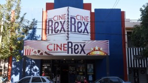 El Cine Rex volvió a abrir las puertas en Roca