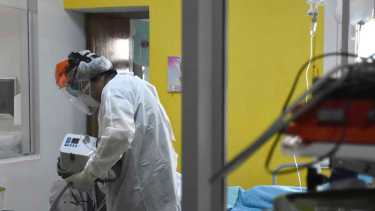 Mientras bajan los casos, las muertes por coronavirus mantienen cifras altas. Foto: Emiliana Cantera