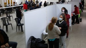 El sábado vacunarán sin turno con segundas dosis de Astrazeneca, en Roca