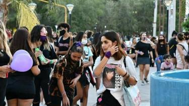 Thiara en la movilización que hubo el 8 de marzo pasado en Rincón. Foto gentileza.