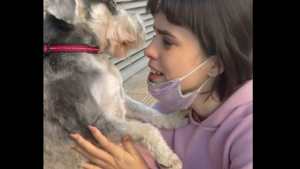Video: El emotivo reencuentro de Sofi Morandi con su perro en su regreso a Neuquén