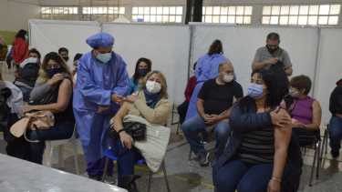 Mañana y el domingo llegarán más dosis de Sputnik V a Neuquén. Foto archivo: Yamil Regules.