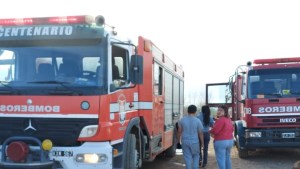 Tres personas hospitalizadas tras un incendio en Centenario