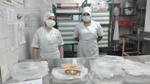 Mensajes de aliento con el almuerzo, la tierna idea de un hospital de Neuquén para pacientes Covid