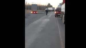 Murió un joven en un choque frontal entre un camión y un auto en Villa Manzano